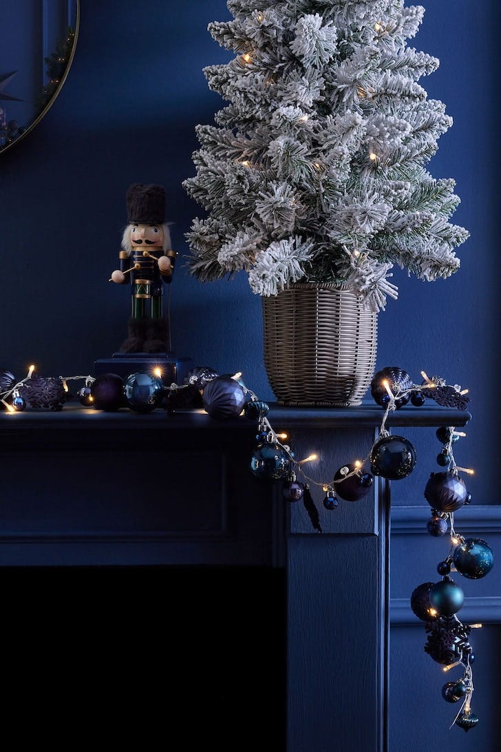 Lit Bauble Christmas Garland