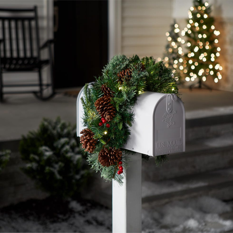 Pre-Lit Artificial Mail Box Swag