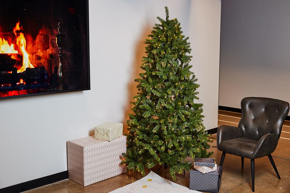 The 6 Best Pre-Lit Christmas Trees - Xmas Trees With Lights