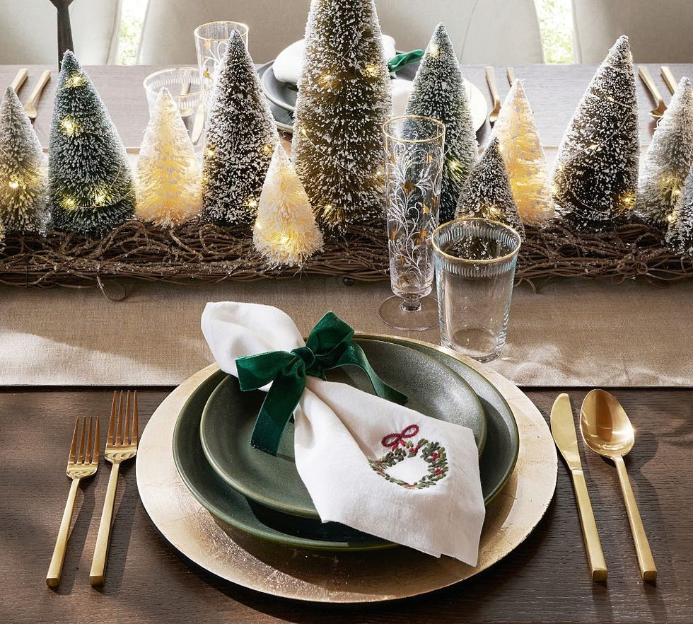 Scattered Holly Place Card