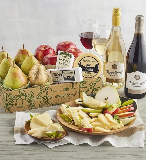 Deluxe gift with pears, apples and cheese and wine