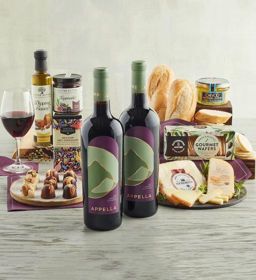 Appella Premium gift box with sweet and savory wines