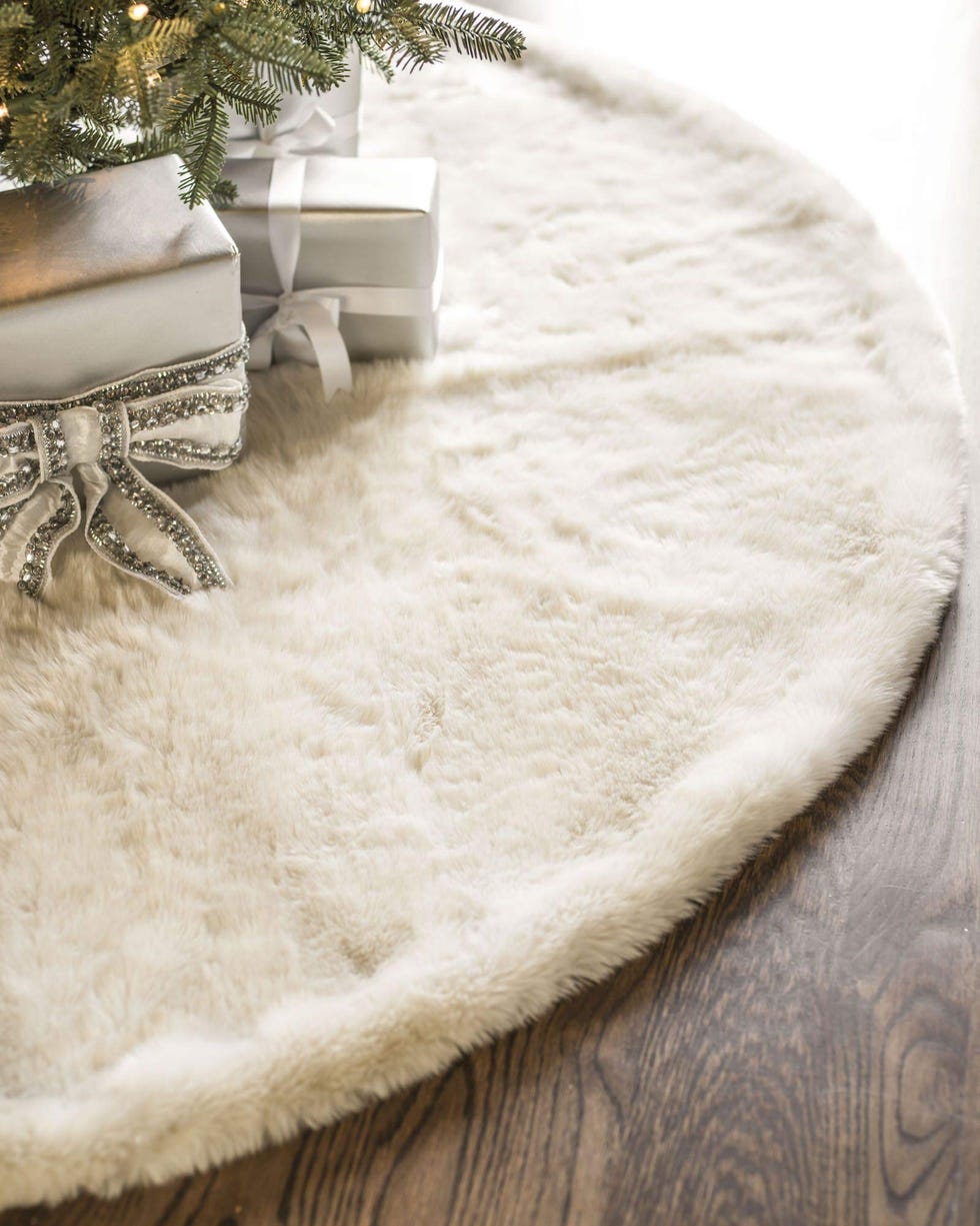 Lodge Faux Fur Tree Skirt