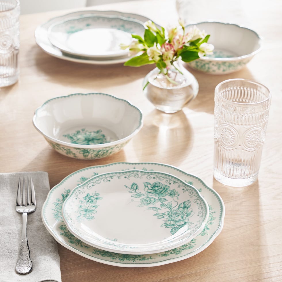 The Pioneer Woman Just Debuted Two Beautiful New Dinnerware Sets