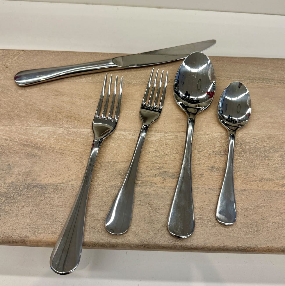 Classic 18/10 Stainless Steel Flatware Set Classic 18/10 Stainless Steel Flatware Set
