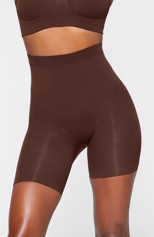 Seamless mid-thigh shorts 