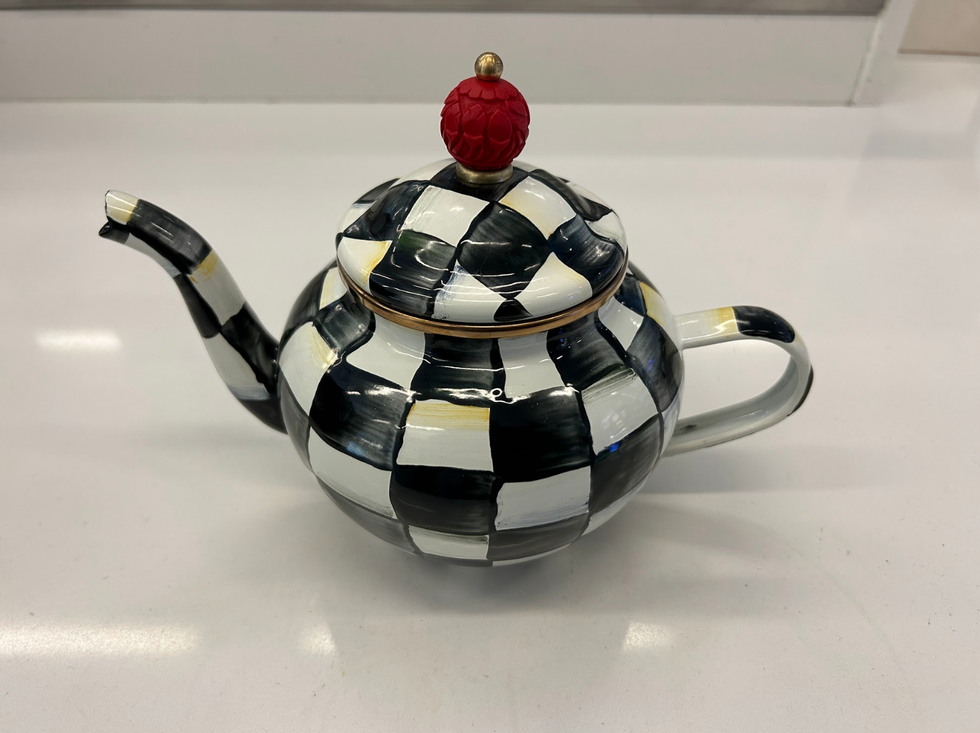Courtly Check Teapot