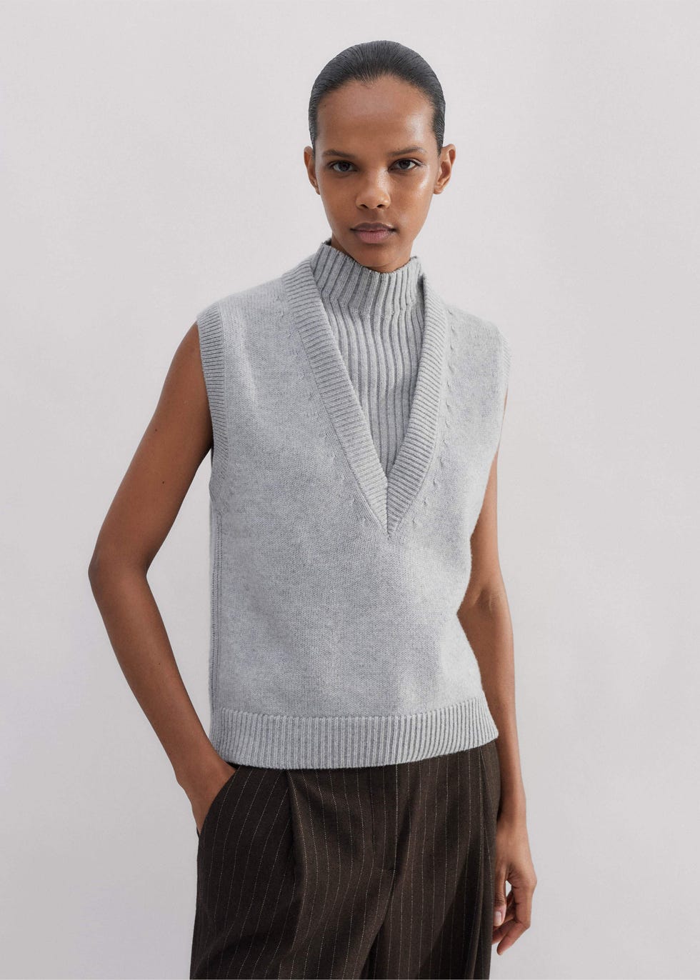 2-In-1 Merino Cashmere Sweater Vest + Collar