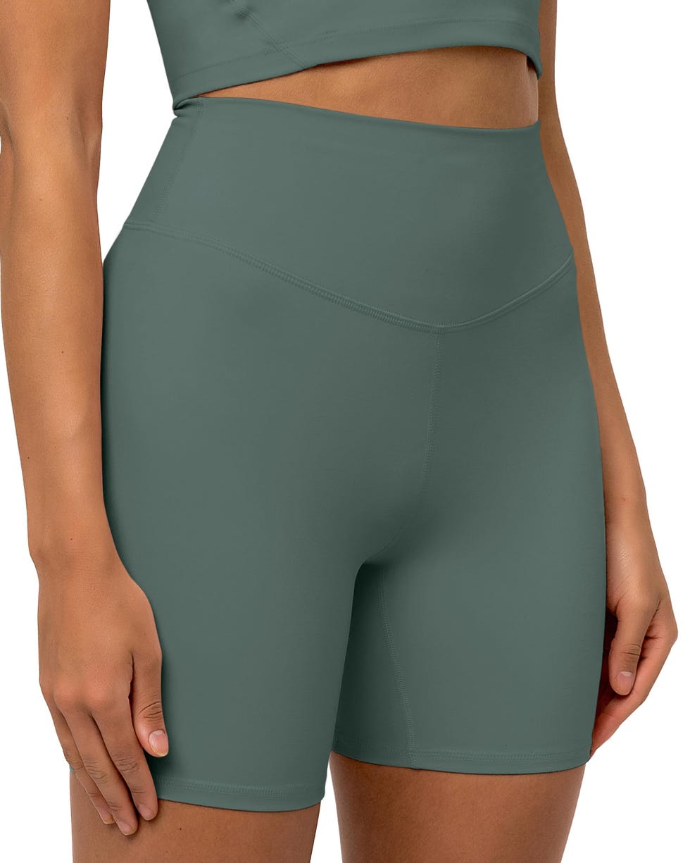 High Waisted 6“ Yoga Shorts