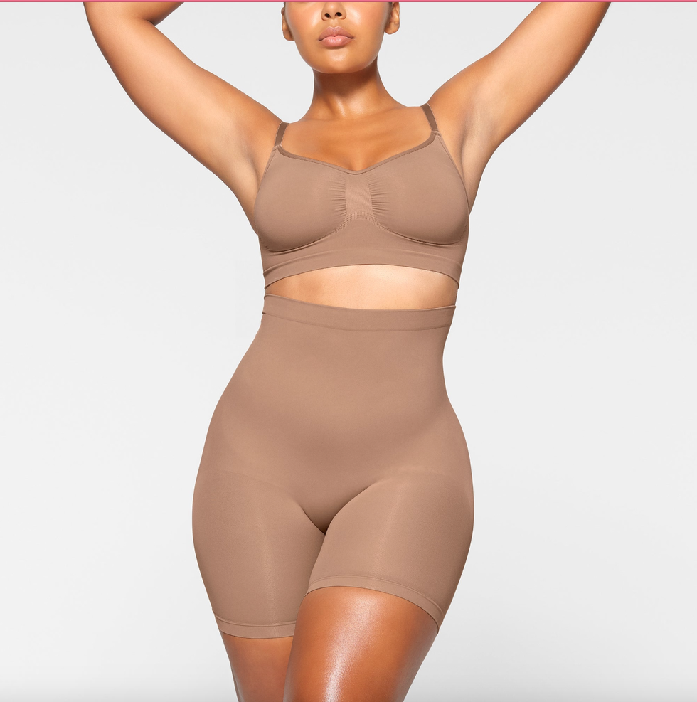 Mid-Thigh Short