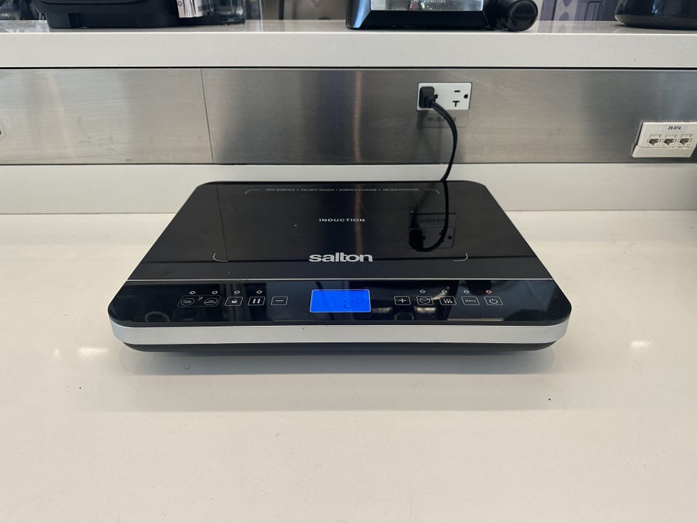 Induction Cooktop with Temperature Probe