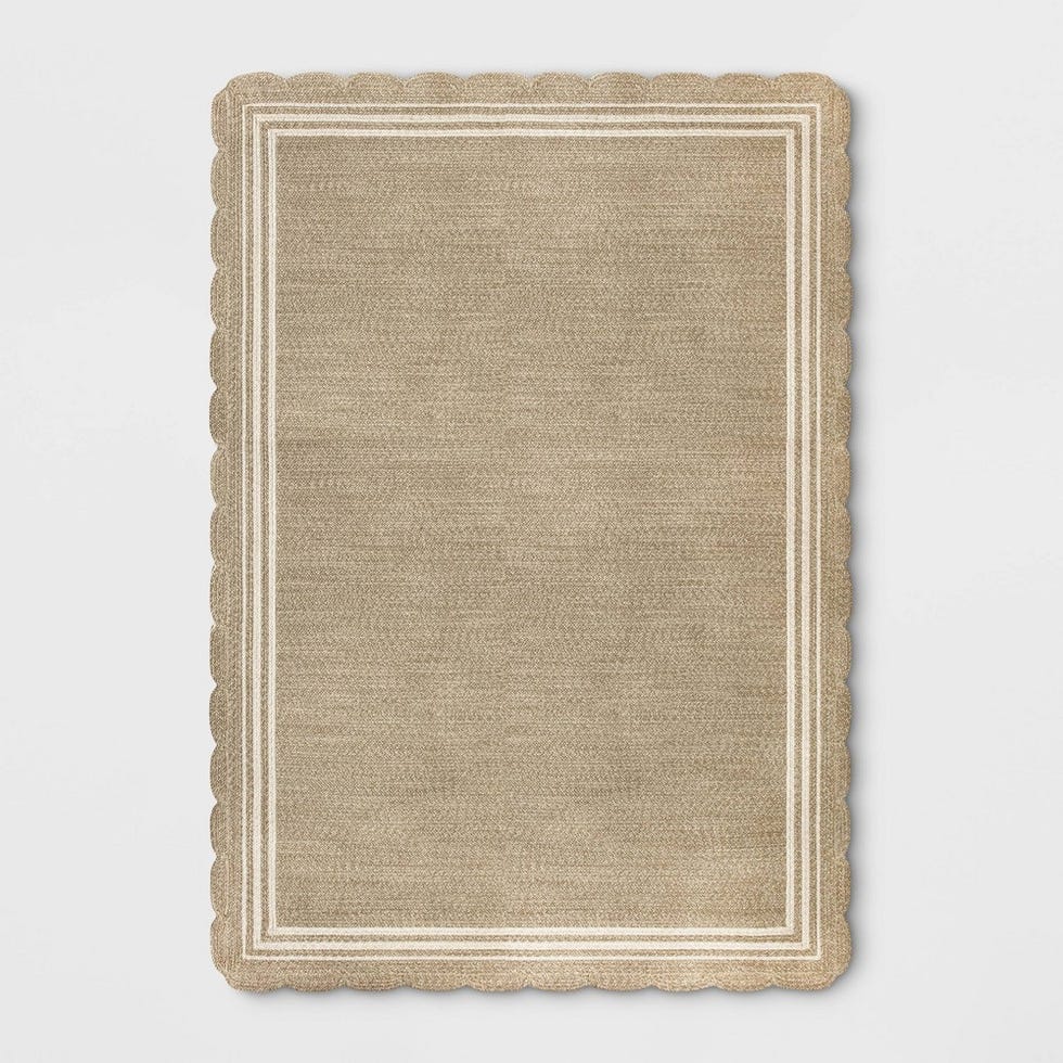 Scalloped Edge Braided Outdoor Rug