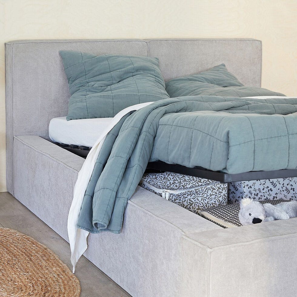 Cama tapizada con somier elevable