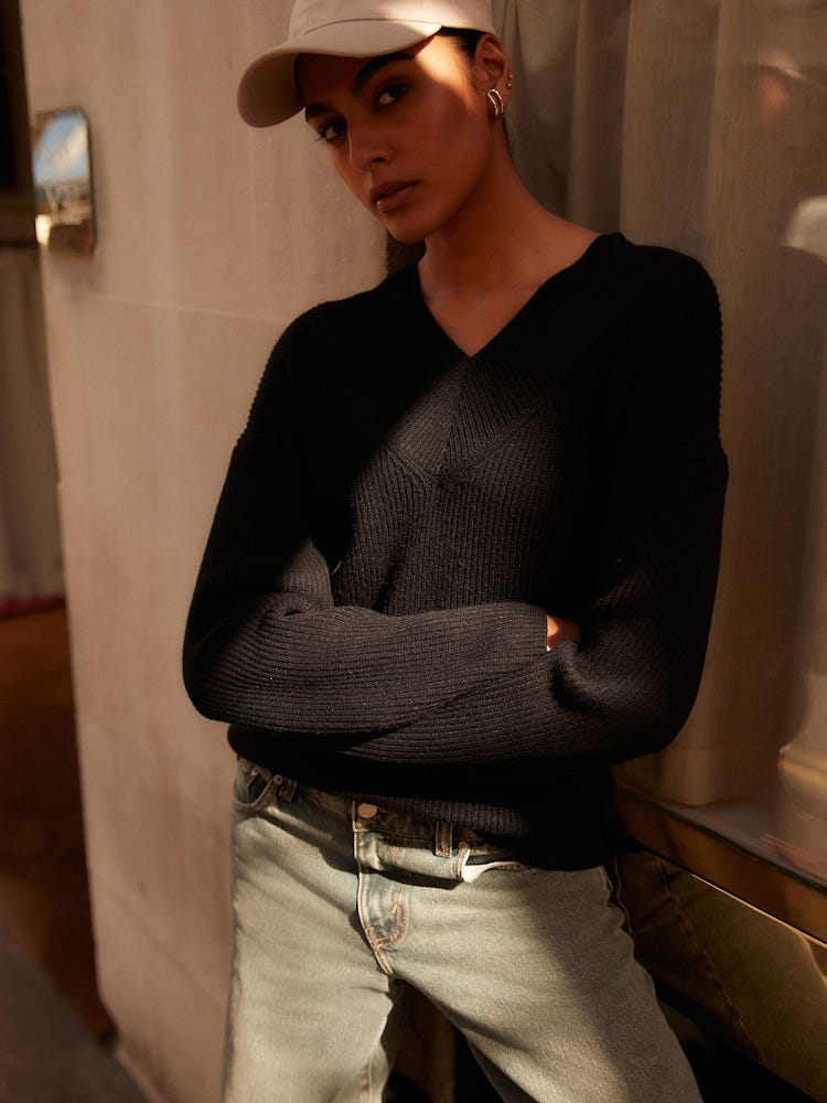 Black Relaxed Fit Ribbed V-Neck Knitted Jumper