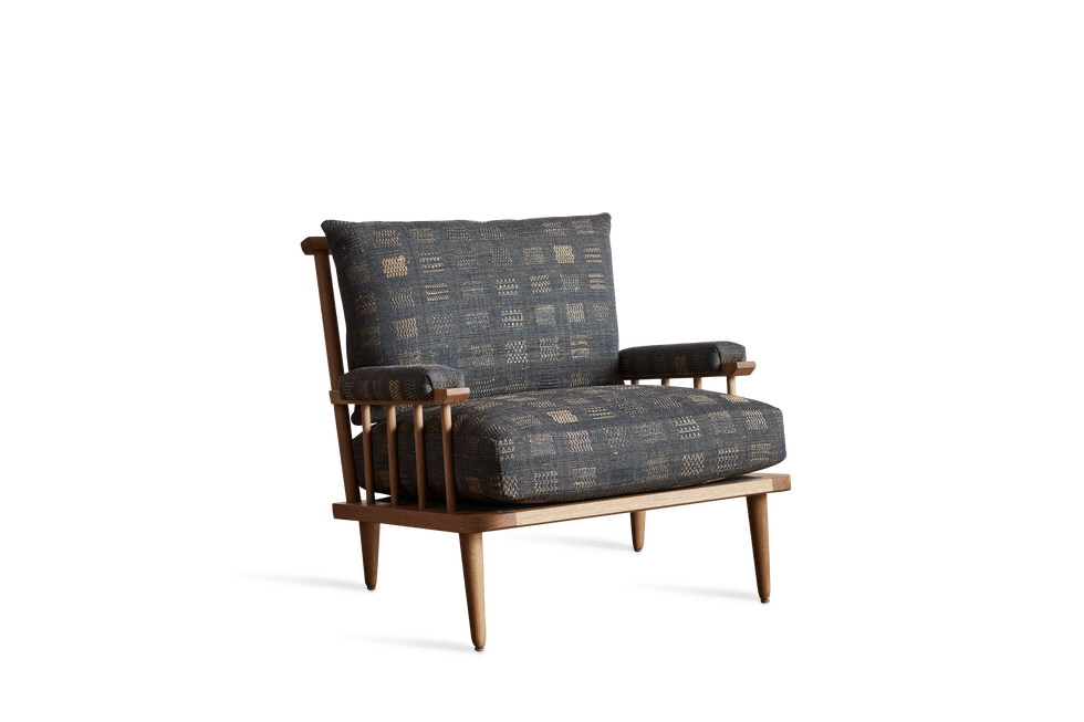 Spindle Back Viewing Chair