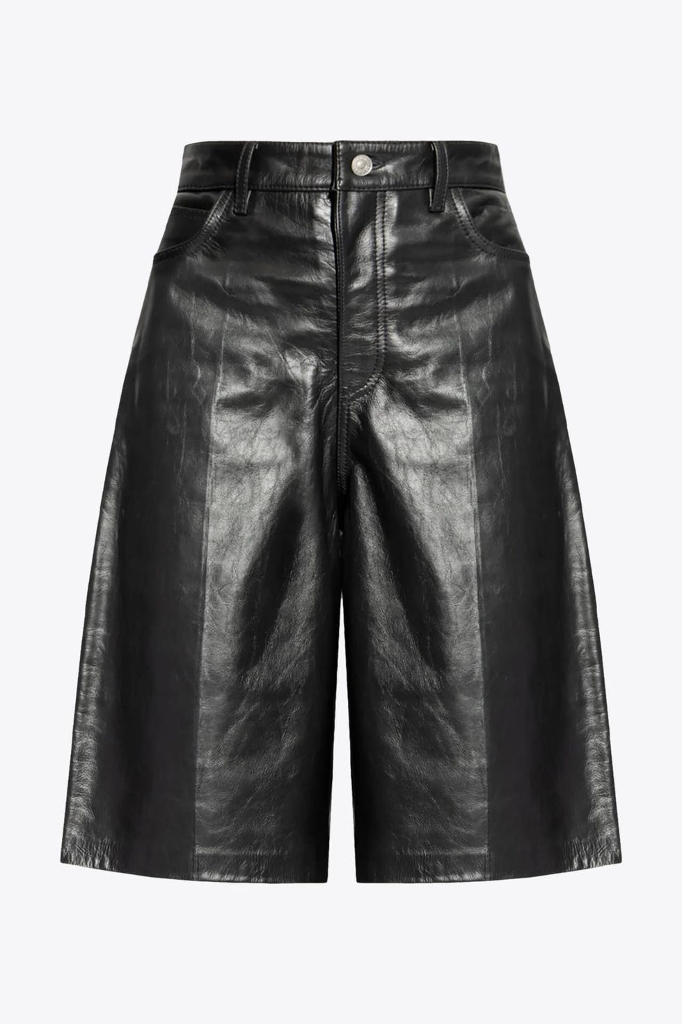 Bermudas de cuero en color negro con trabillas y cinco bolsillos