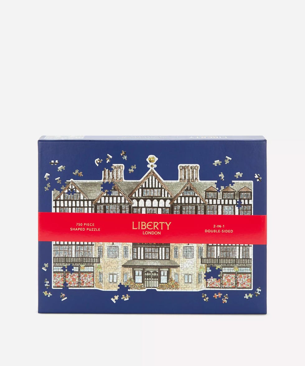 Tudor Building 750-Piece Shaped Jigsaw Puzzle