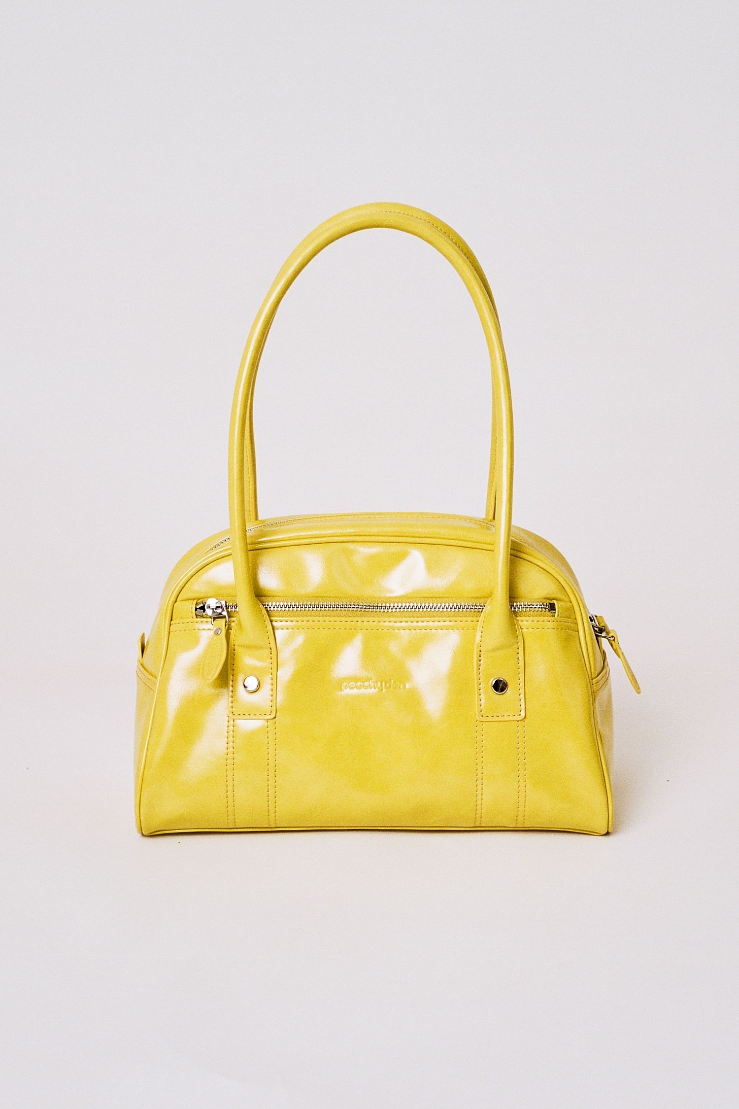 【peachy den】レトロシックなボウラーバッグ♪ Peachy Den's debut bag collection is Y2K arm candy dreams
