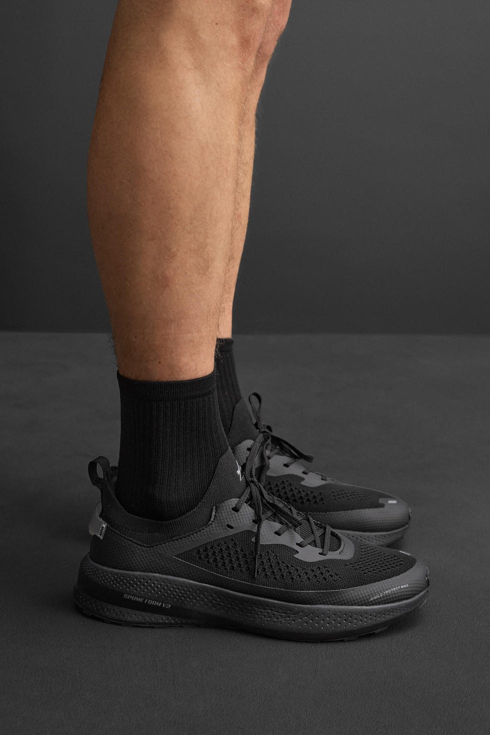 Zapatilla de hombre para correr a diario en color negro