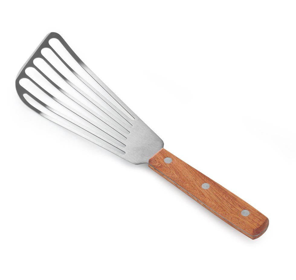 New Star Foodservice Wood Handle Fish Spatula