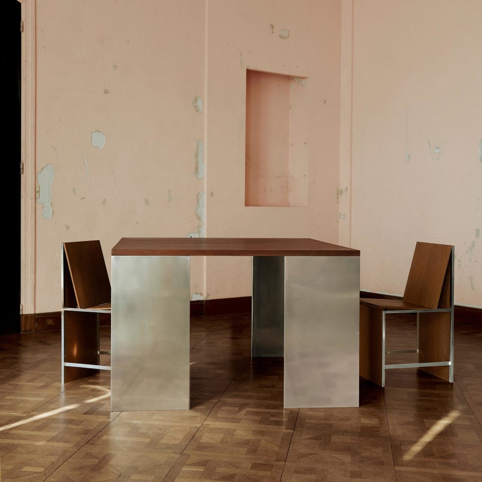 2022 Square Table