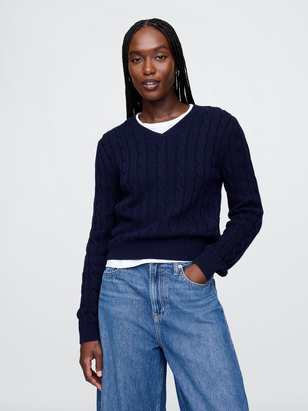 Navy/Blue classic cable-knit V-neck jumper