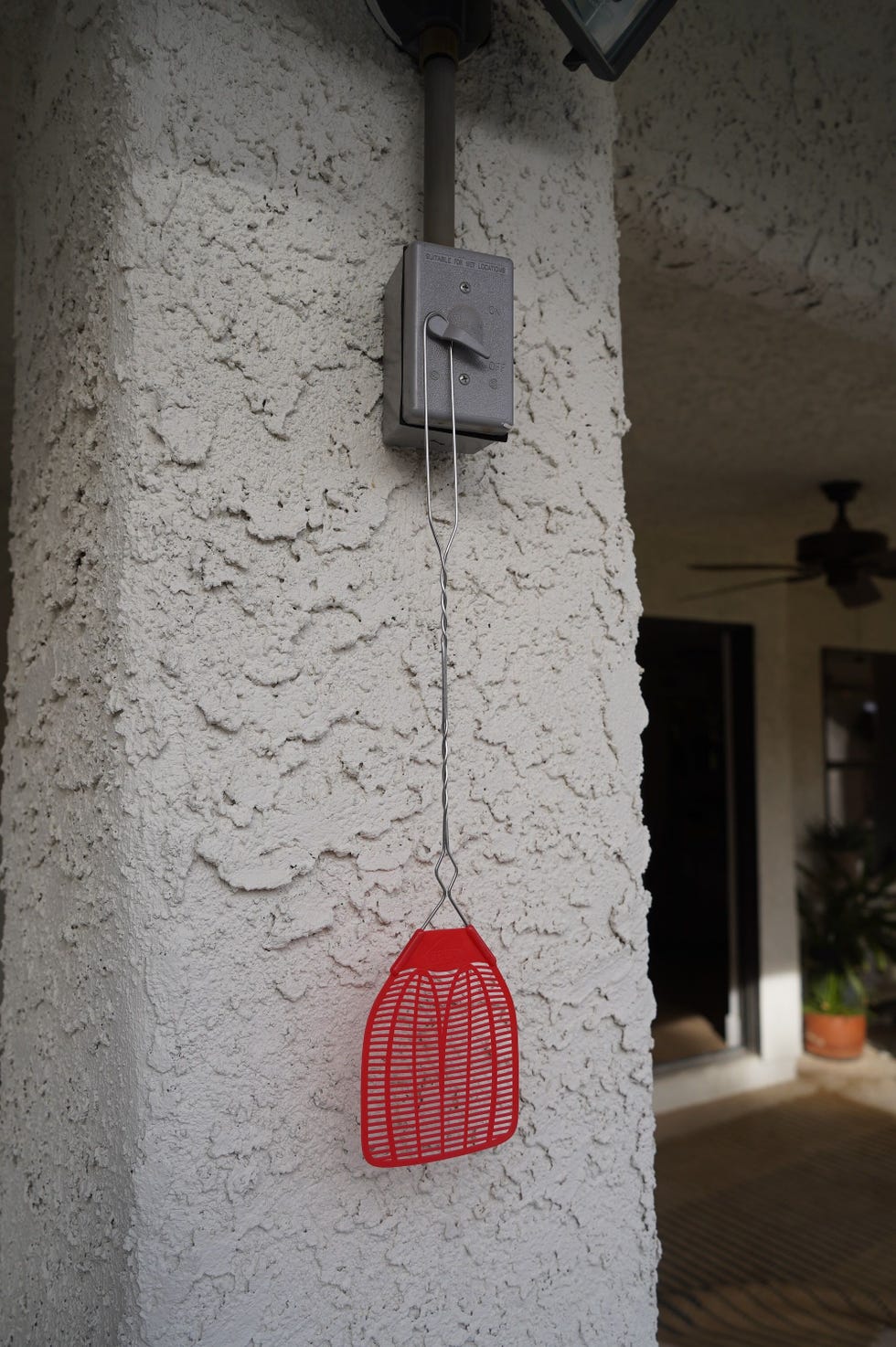 Wire Handled Plastic Fly Swatter