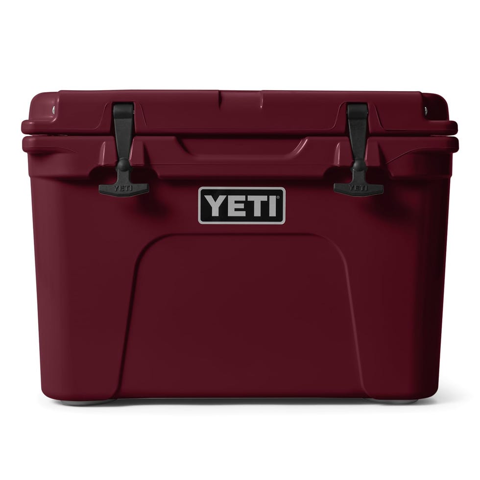 YETI Tundra 35 Cooler, цвет Wild Vine Red