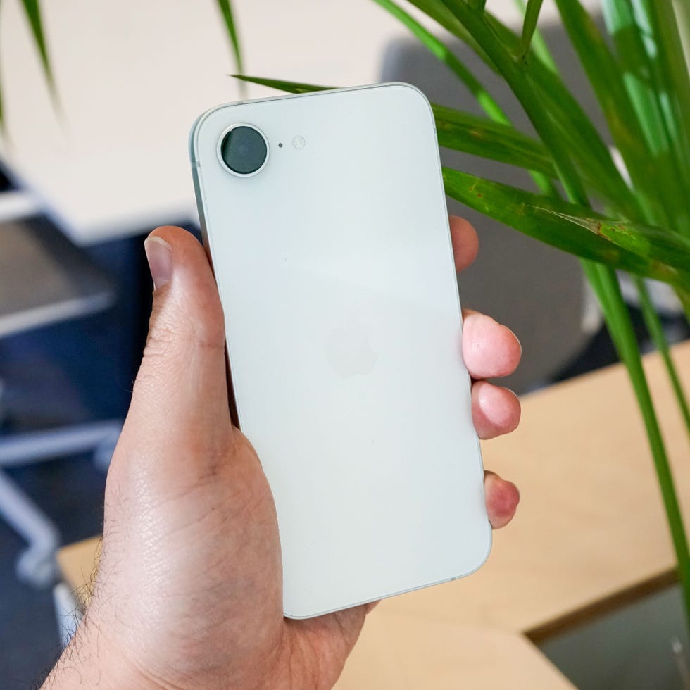 iPhone 16e