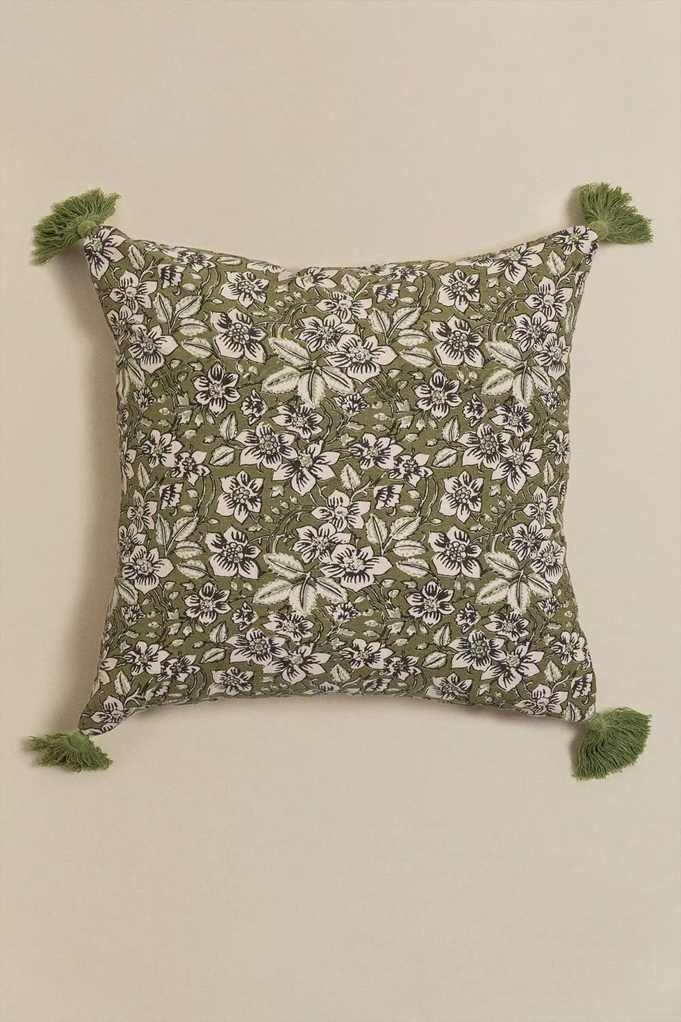 Cojín con estampados florales