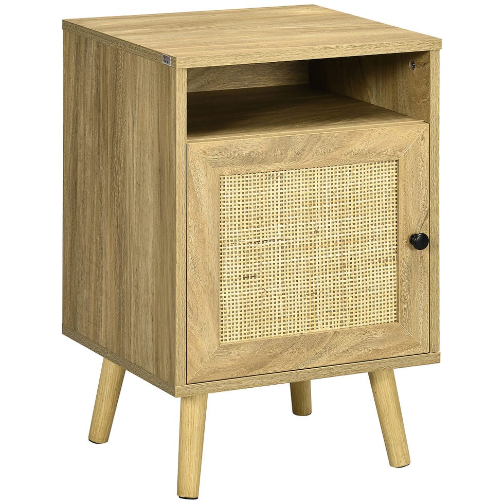 Mesita de noche de madera y ratán
