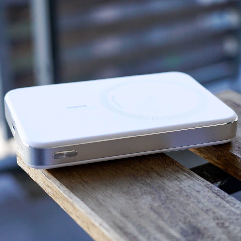 Ultra-Slim MagGo Power Bank