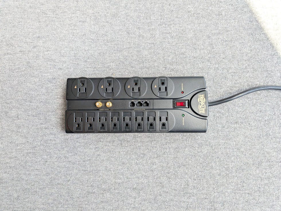 12 Outlet Surge Protector Power Strip