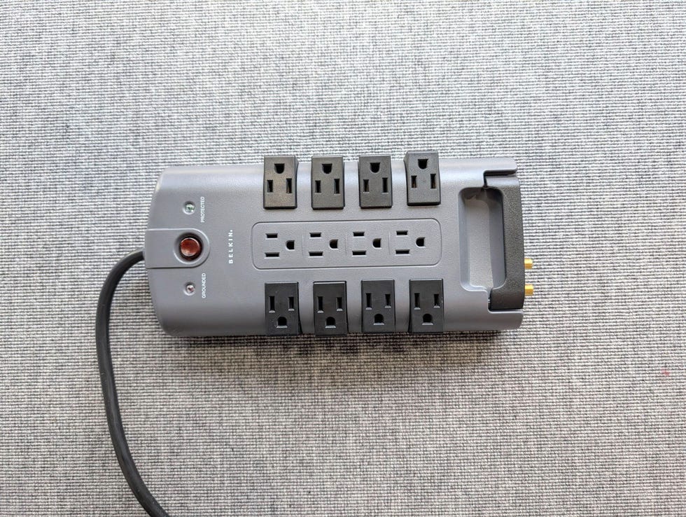 PivotPlug 12-Outlet Surge Protector
