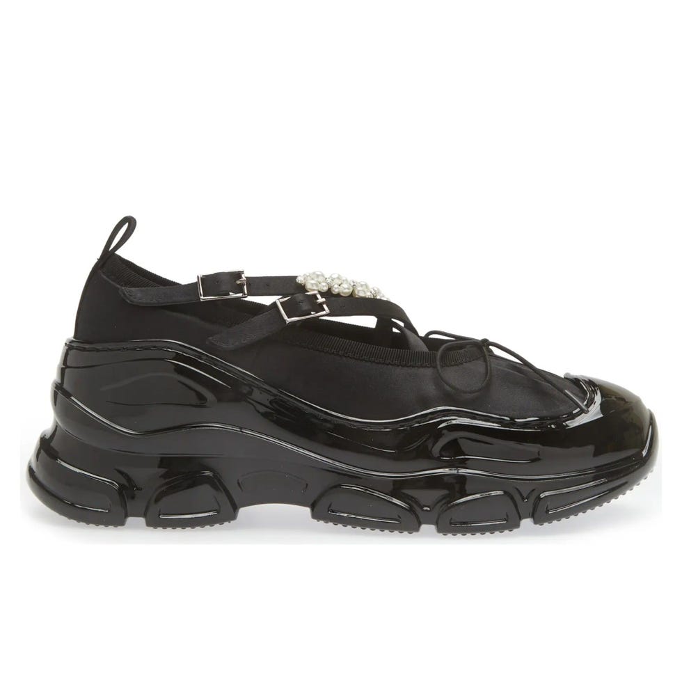 Classic Crisscross Strap Tracker Sneaker