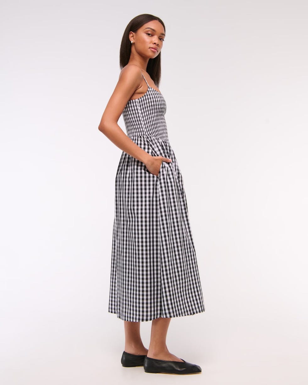 "I love Abercrombie and have this dress in gingham and all-white, its flattering and works for petite women like me!" - Fashion and Beauty Assistant, Zara Tuck