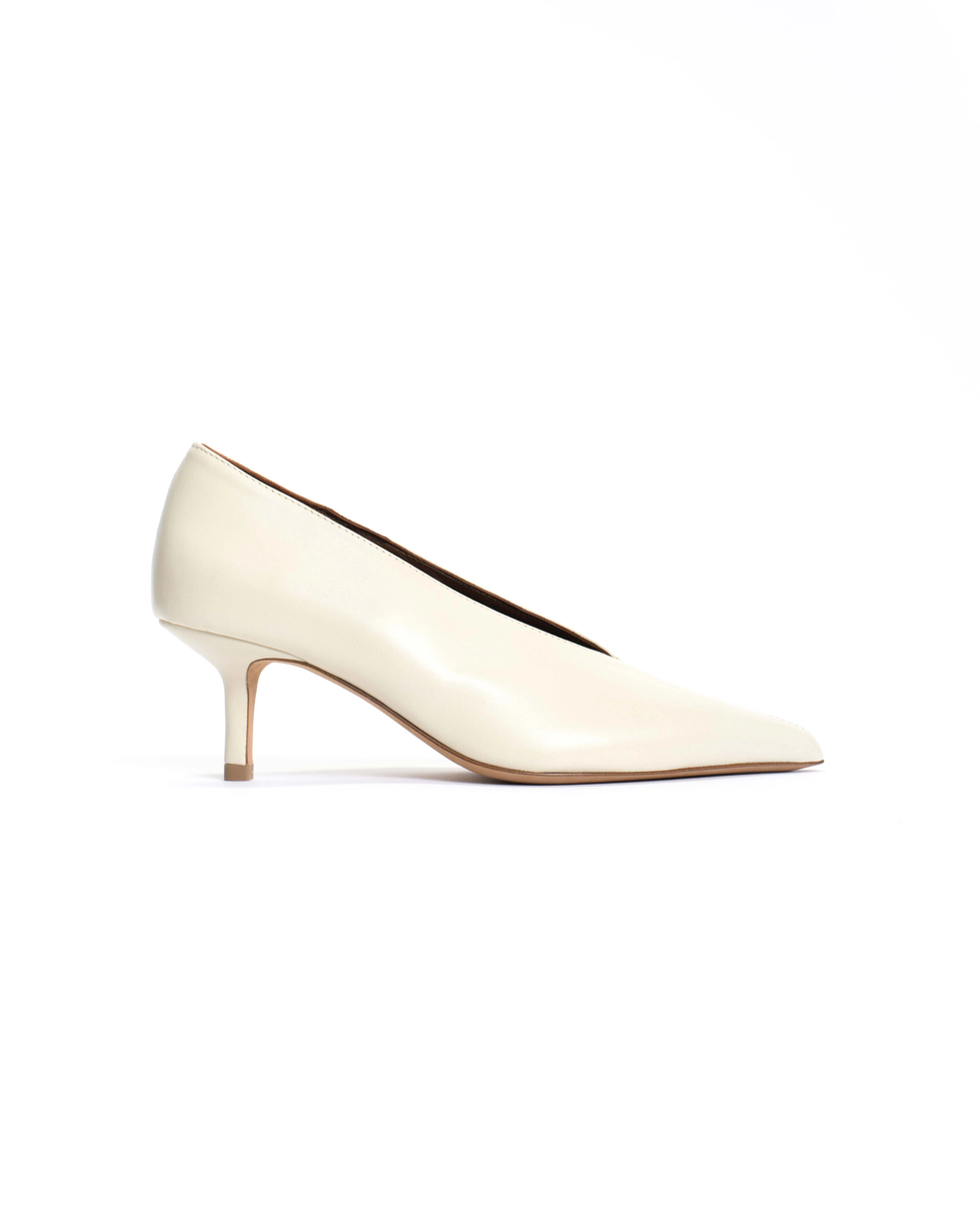 Phia 55 Pin in White Shiny Lamb