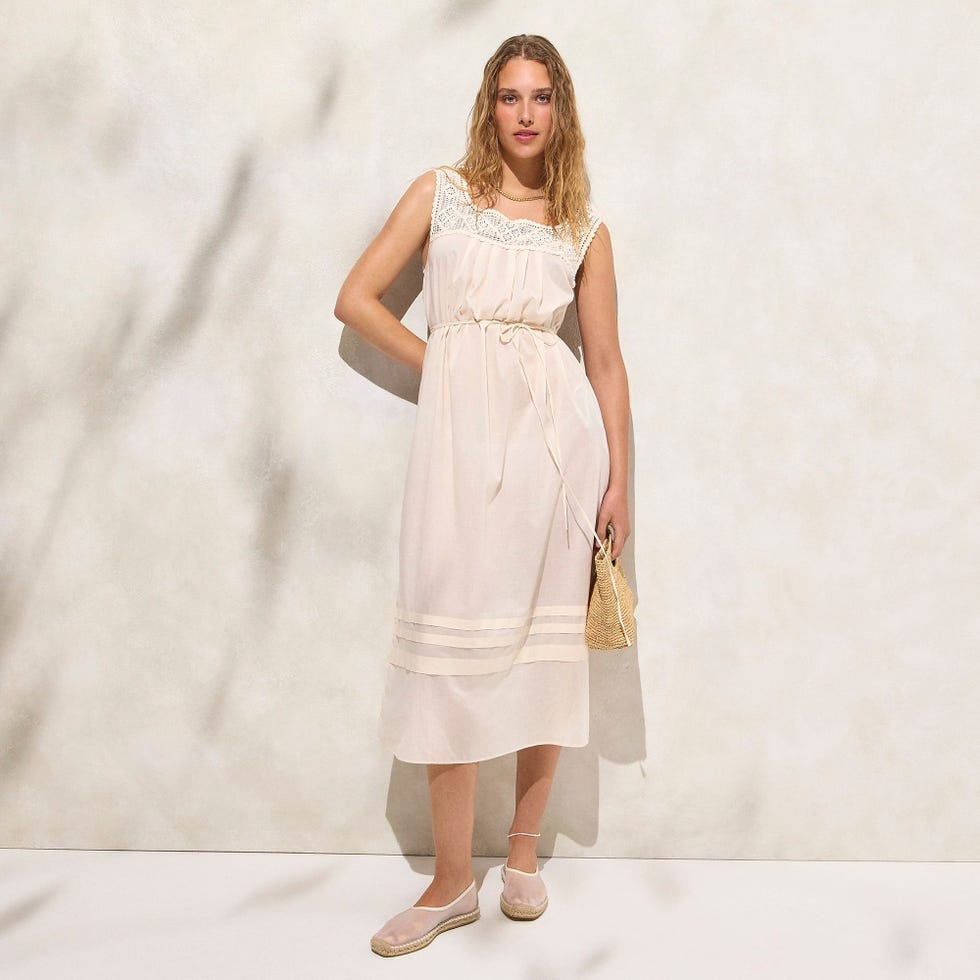 Vestido com acabamento em crochê