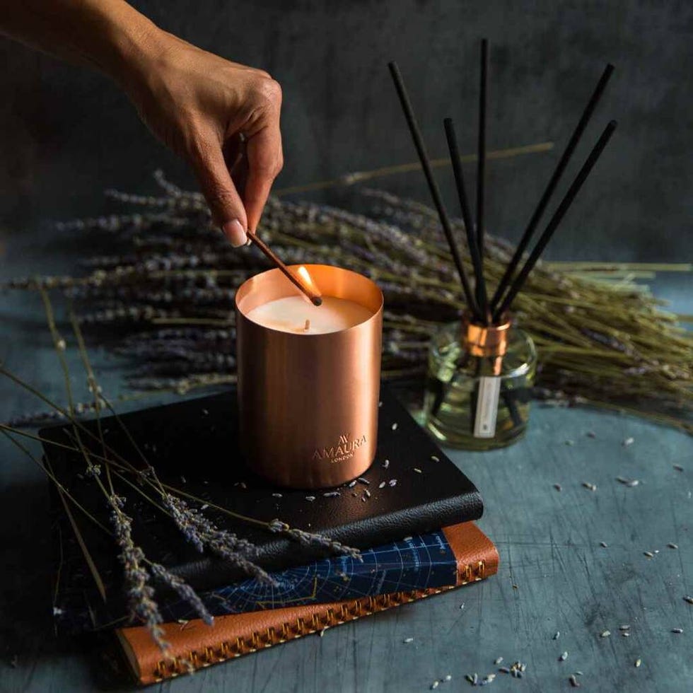 Oud And Geranium Luxury Scented Candle