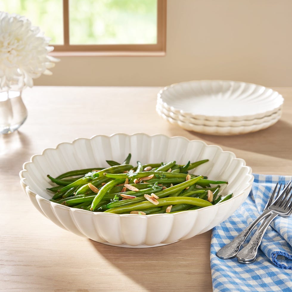 The Pioneer Woman Colette Stoneware 11-inch Serving Bowl in Cream
