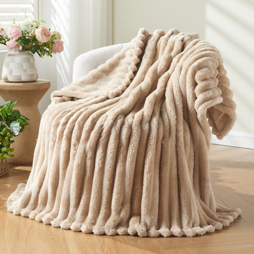 Super Soft Throw Blanket