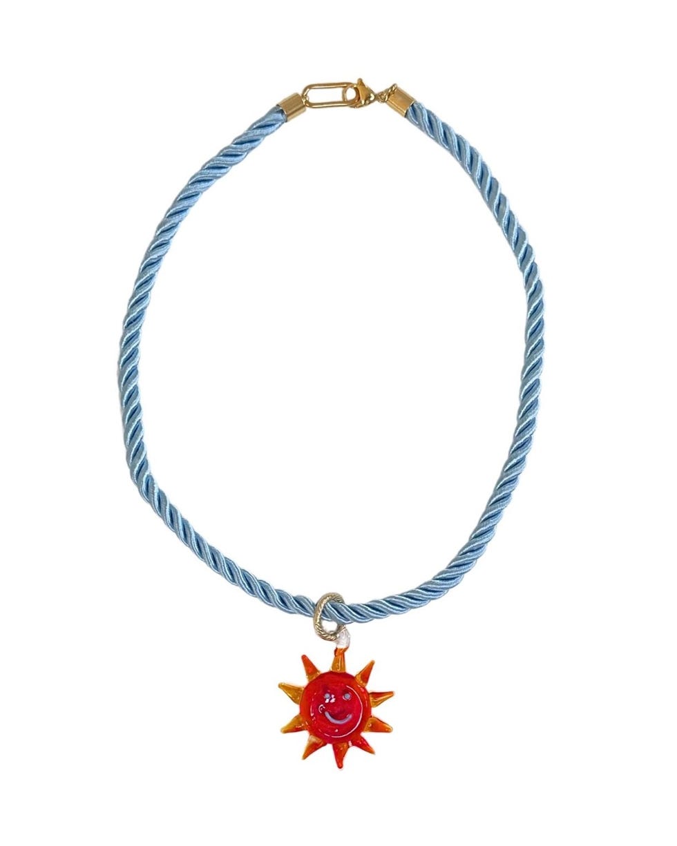 Collier de souvenirs en bord de mer