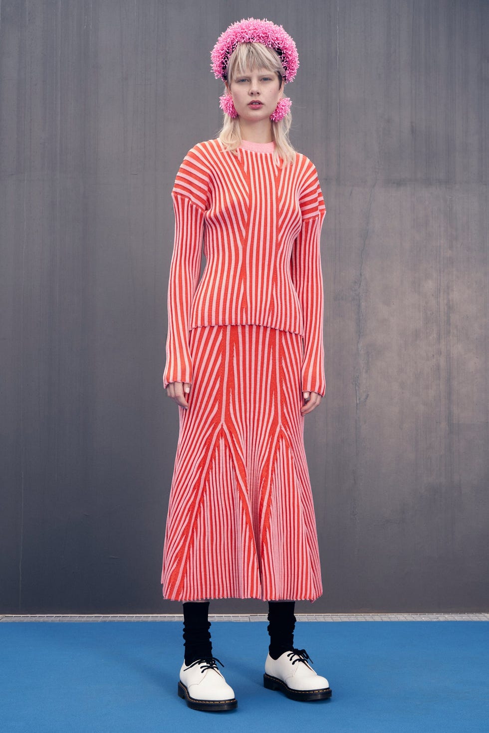 Pull côtelé penché aux fraises