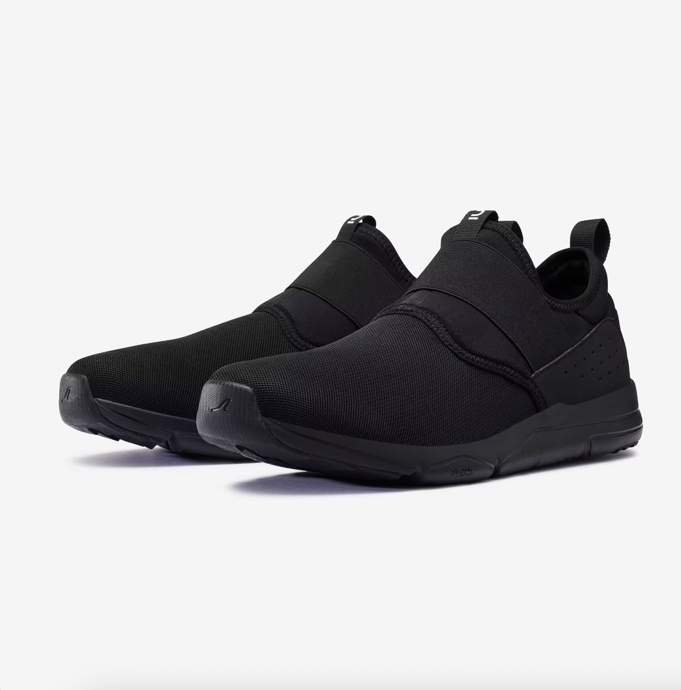Zapatillas Caminar Slip-On en color negro para hombre