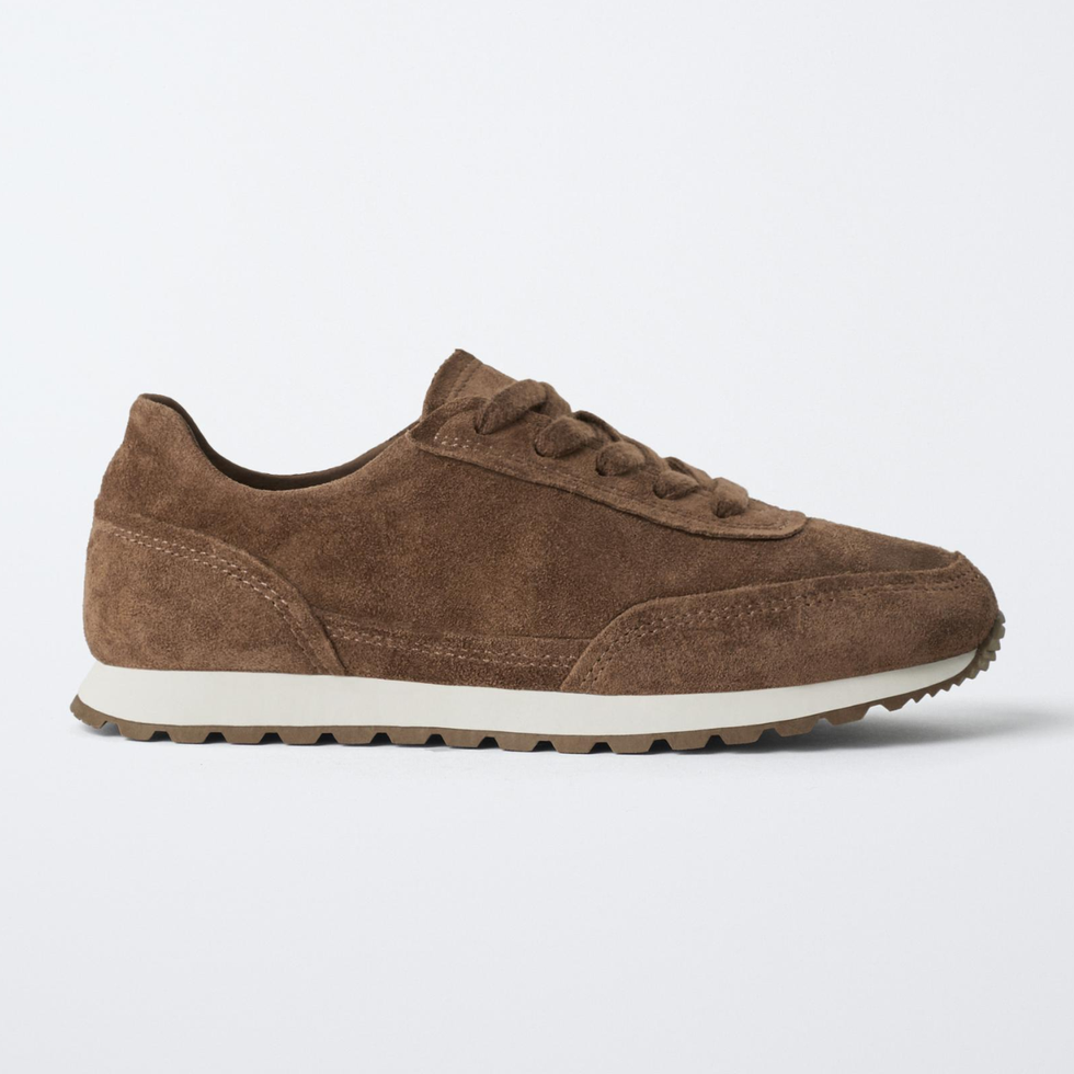 Sneakers in pelle scamosciata, il modello Zara | Elle