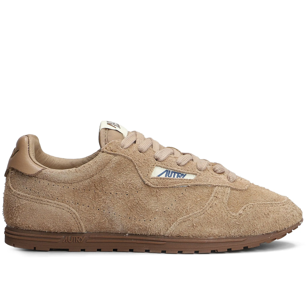 Sneakers in pelle scamosciata, il modello Zara | Elle