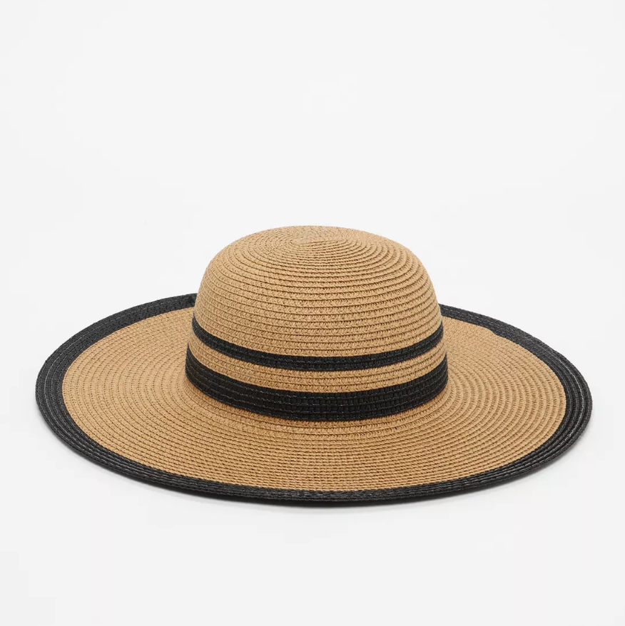 Sombrero de efecto rafia con detalles en negro