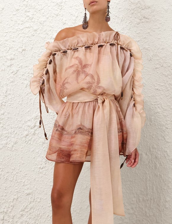 Vestido curto com babados iluminados