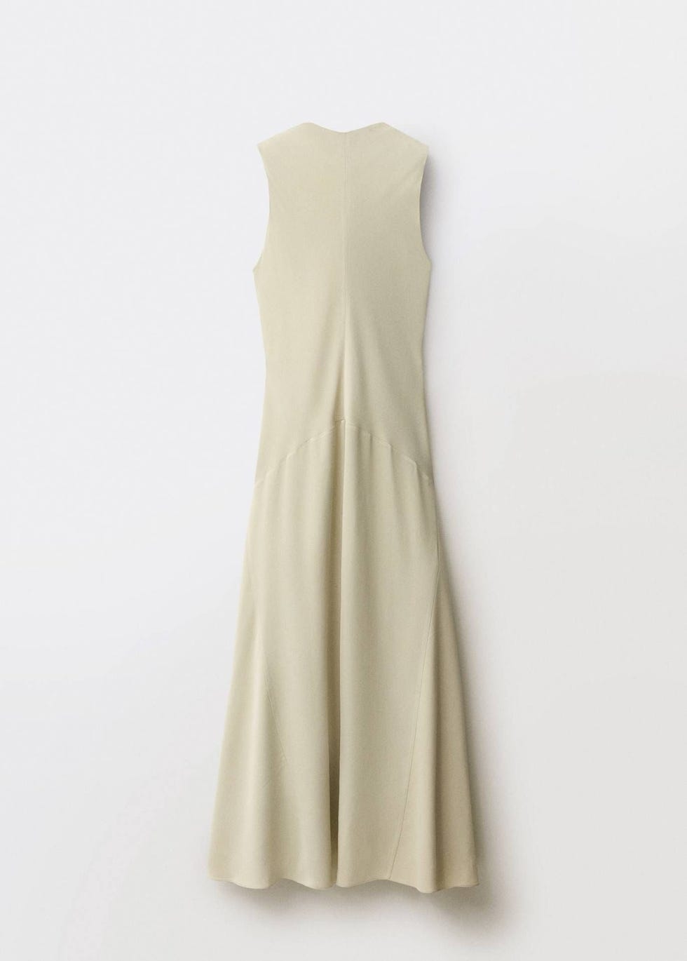 Vestido satinado verde pastel con cuello perkins y diseño asimétrico