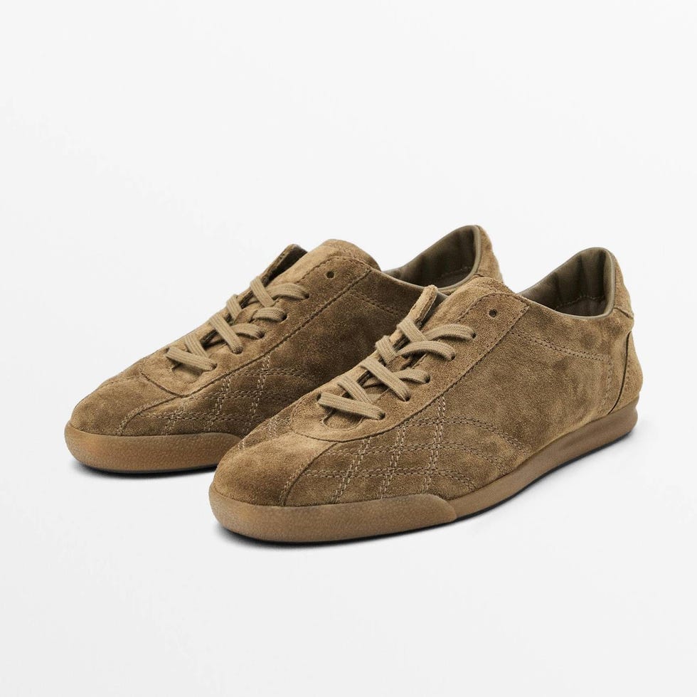 Zapatillas de piel con acabado serraje, cordones y suela a tono